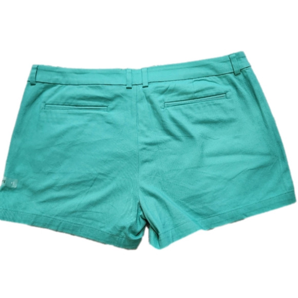 Chino shorts Mid rise Green color Slip pockets Size 18  A NEW APPROACH  NWT - Picture 6 of 14